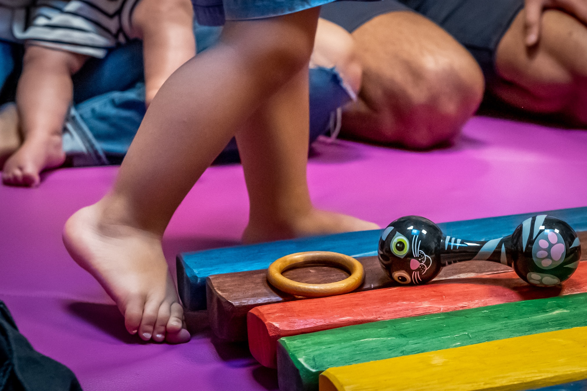 enfant avec des jouets activités val de marne